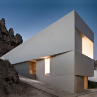 * Residential Architecture: Casa en la Ladera de un Castillo by Fran Silvestre Arquitectos